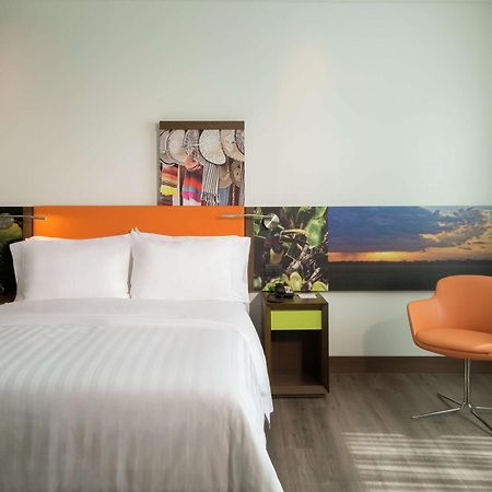 Hotel Hampton By Hilton Yopal Extérieur photo