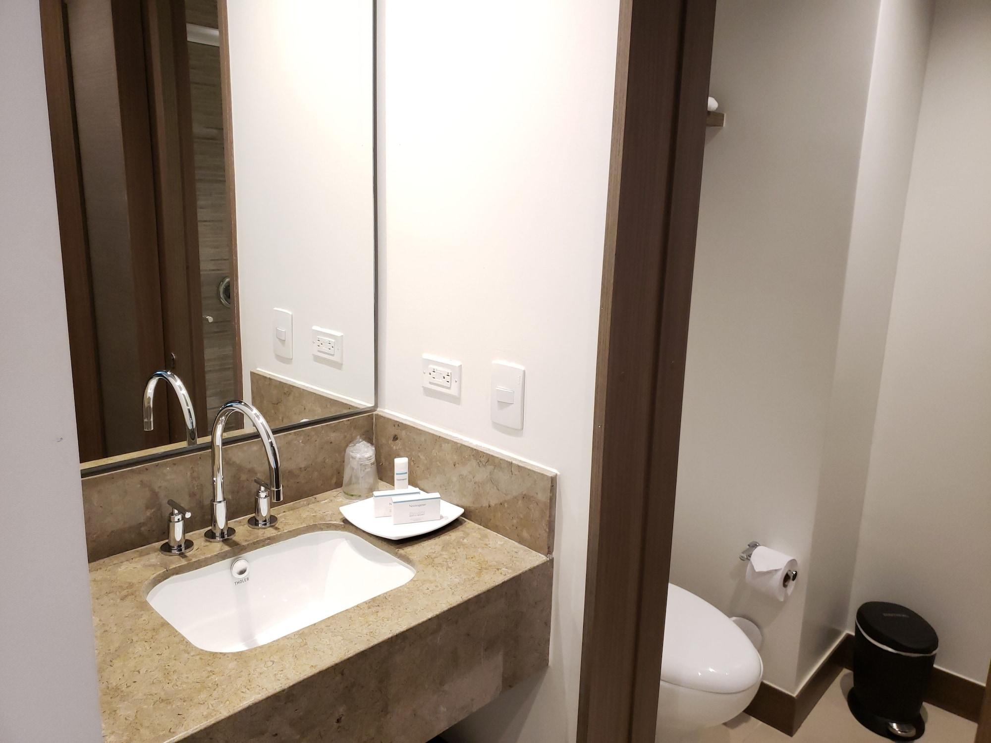Hotel Hampton By Hilton Yopal Extérieur photo