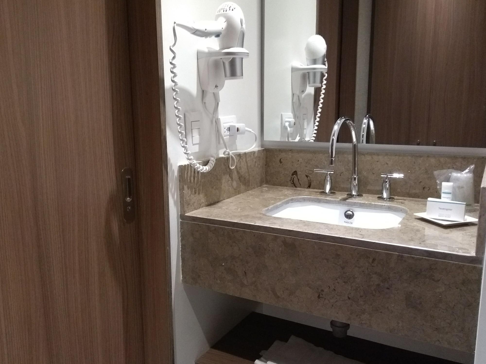 Hotel Hampton By Hilton Yopal Extérieur photo