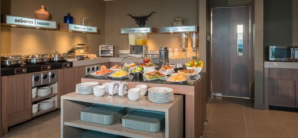 Hotel Hampton By Hilton Yopal Extérieur photo