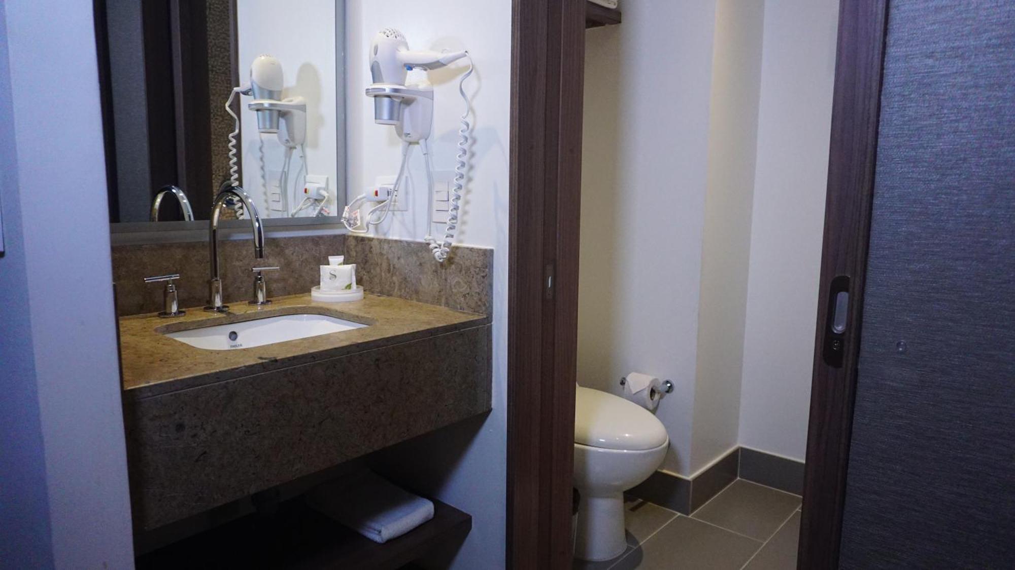 Hotel Hampton By Hilton Yopal Extérieur photo