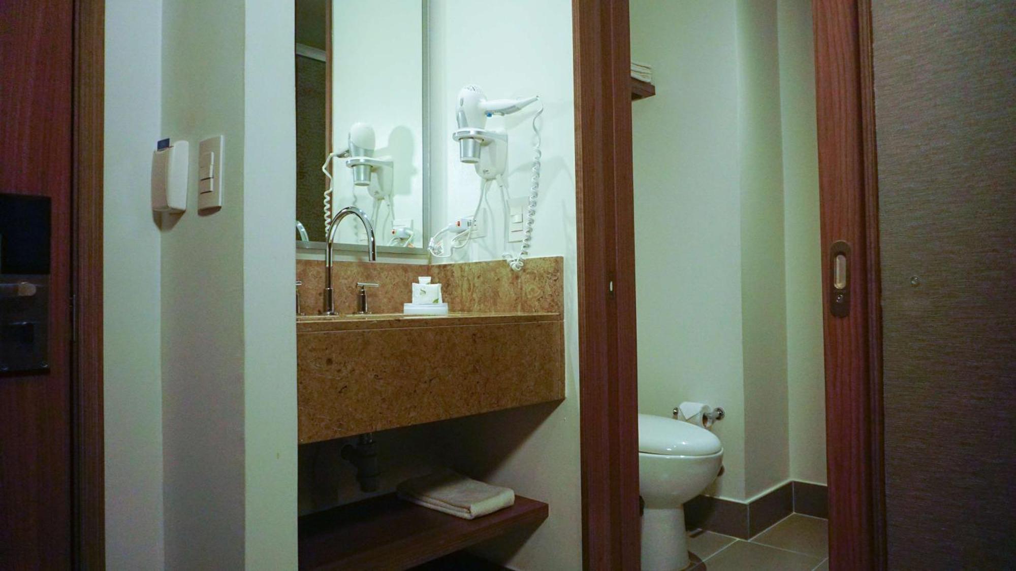 Hotel Hampton By Hilton Yopal Extérieur photo