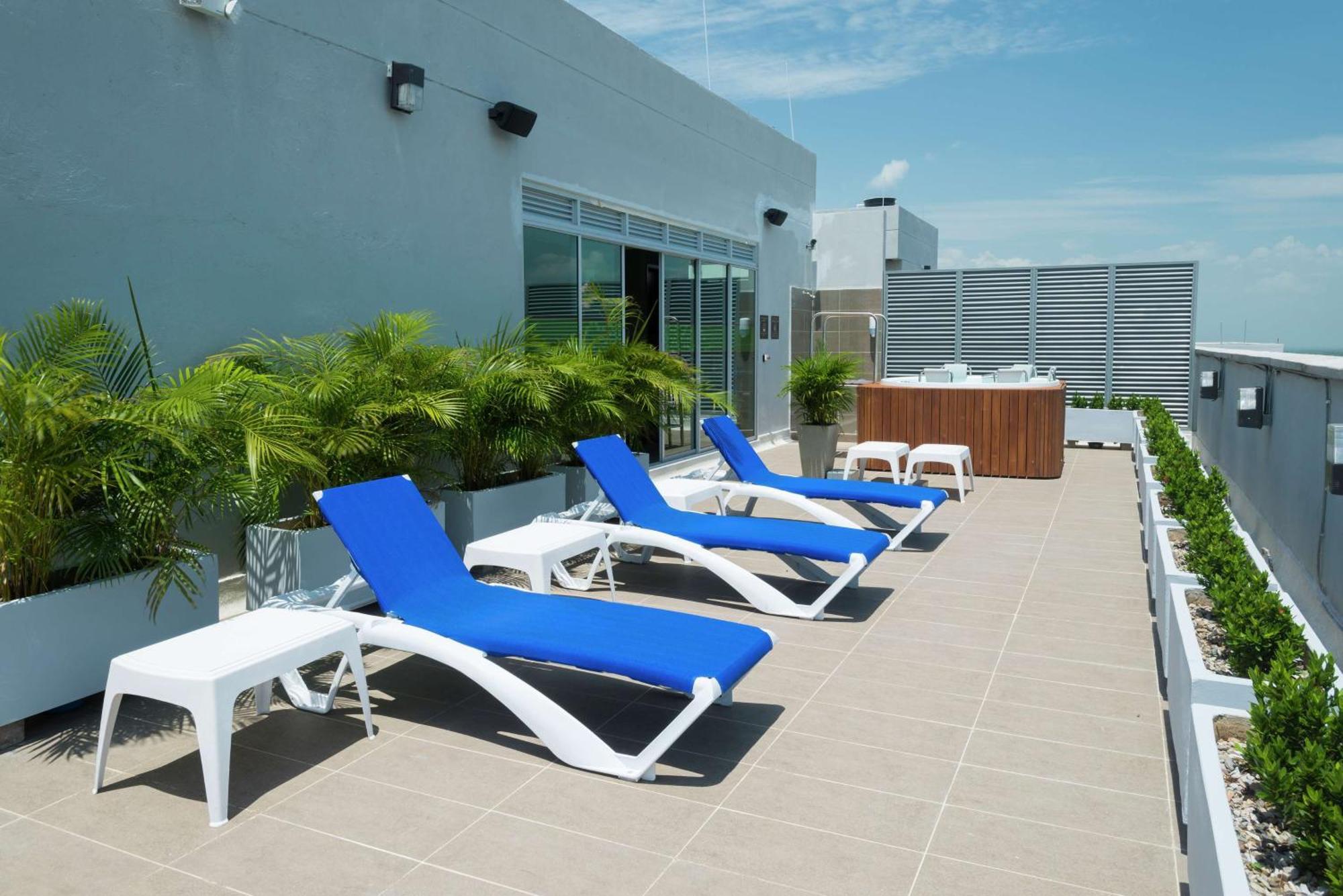 Hotel Hampton By Hilton Yopal Extérieur photo