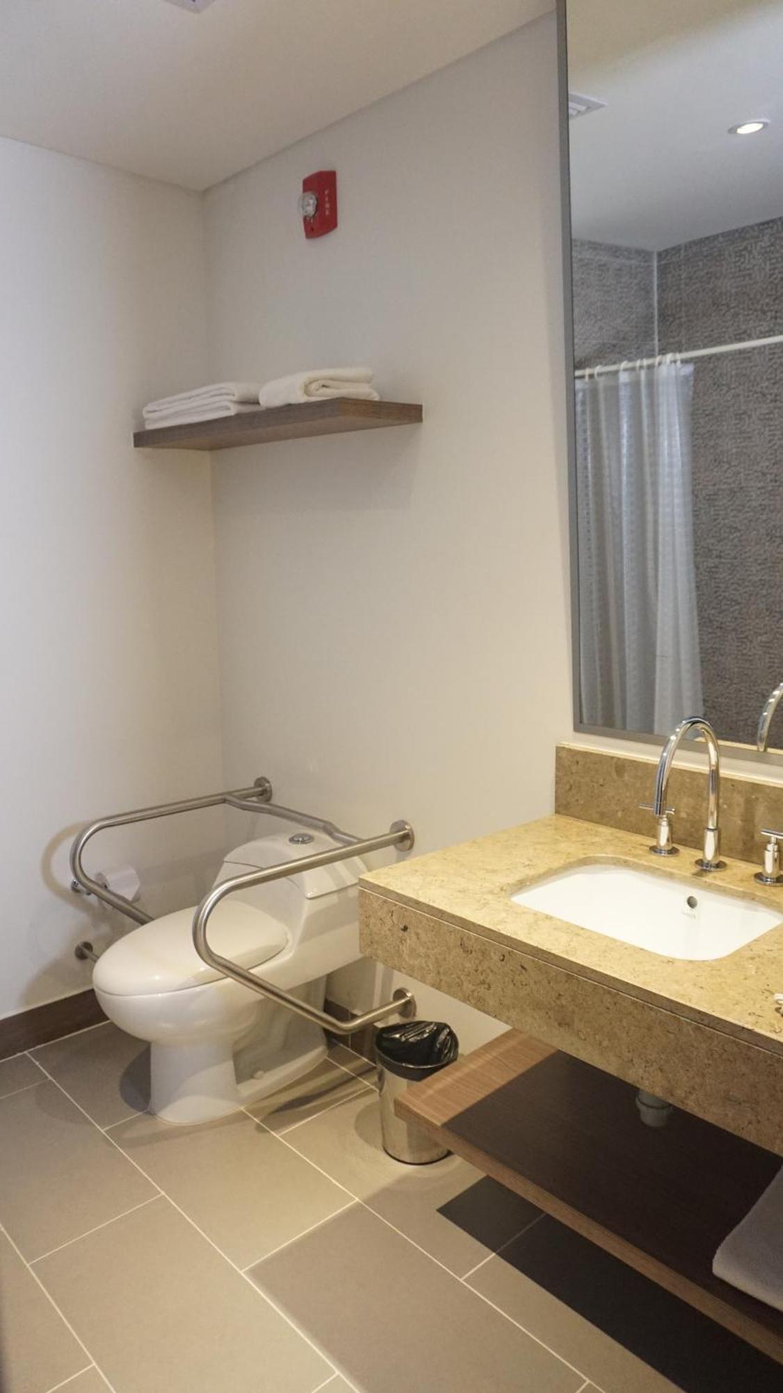 Hotel Hampton By Hilton Yopal Extérieur photo